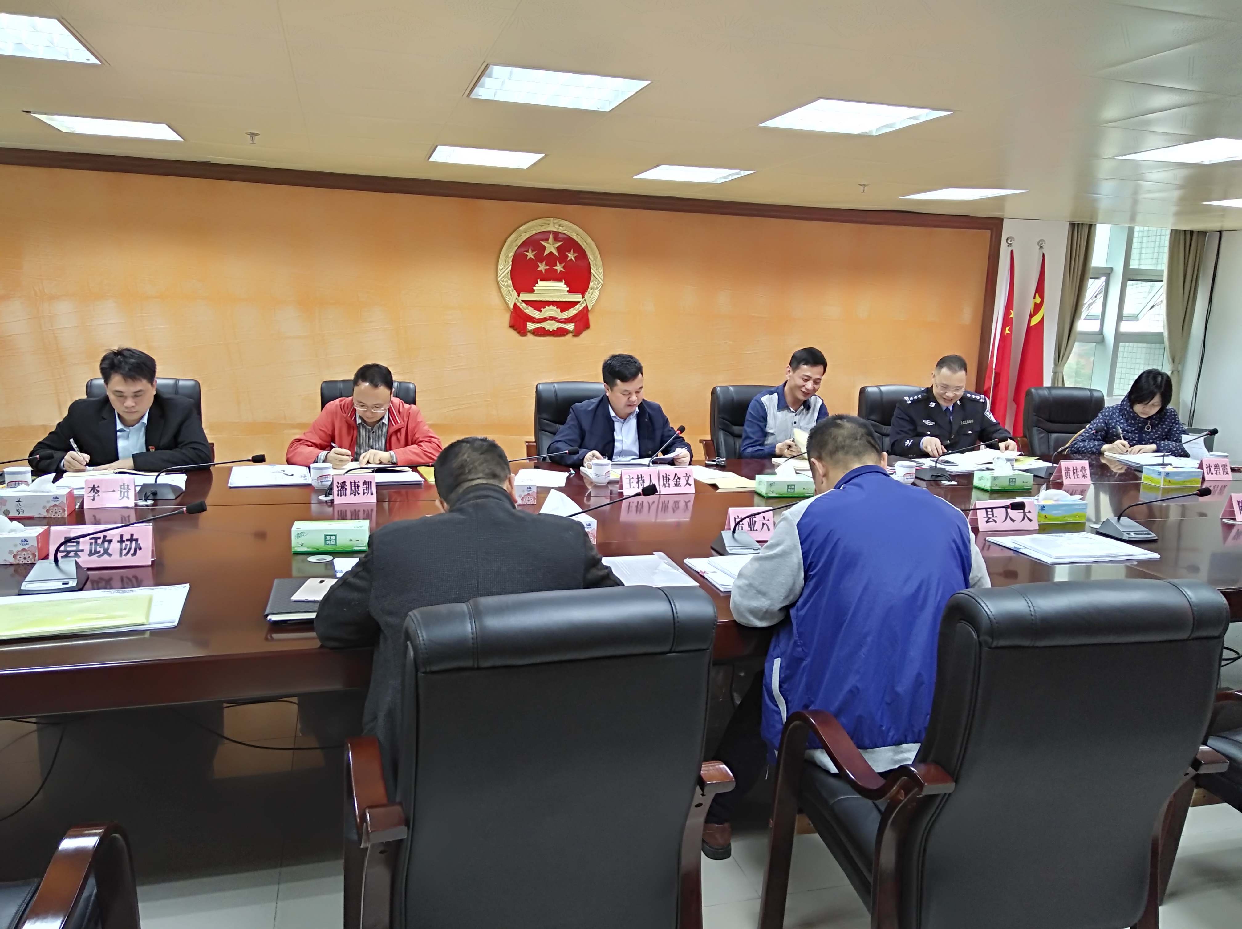 县长唐金文主持召开县政府党组会议和十五届第30次县政府常务会议