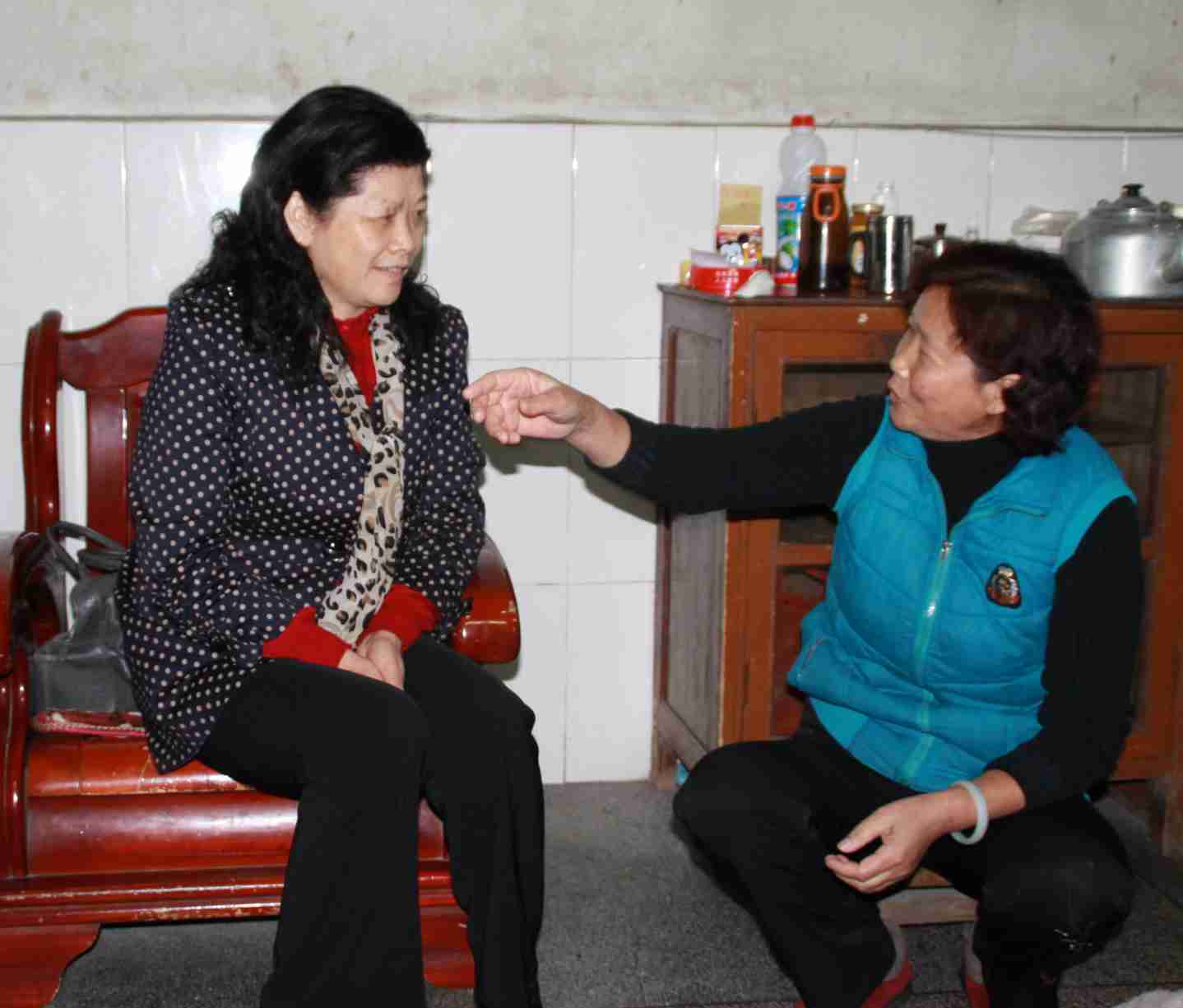 市人大副主任邓三妹率市联系群众工作组第二小组到三江镇社区居委会