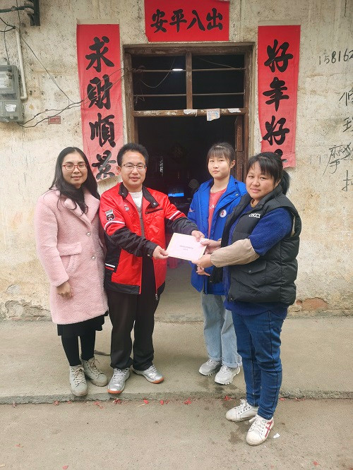 连南瑶族自治县田家炳民族中学开展党教共融“把爱带回家”2021寒假儿童关爱服务活动.jpg