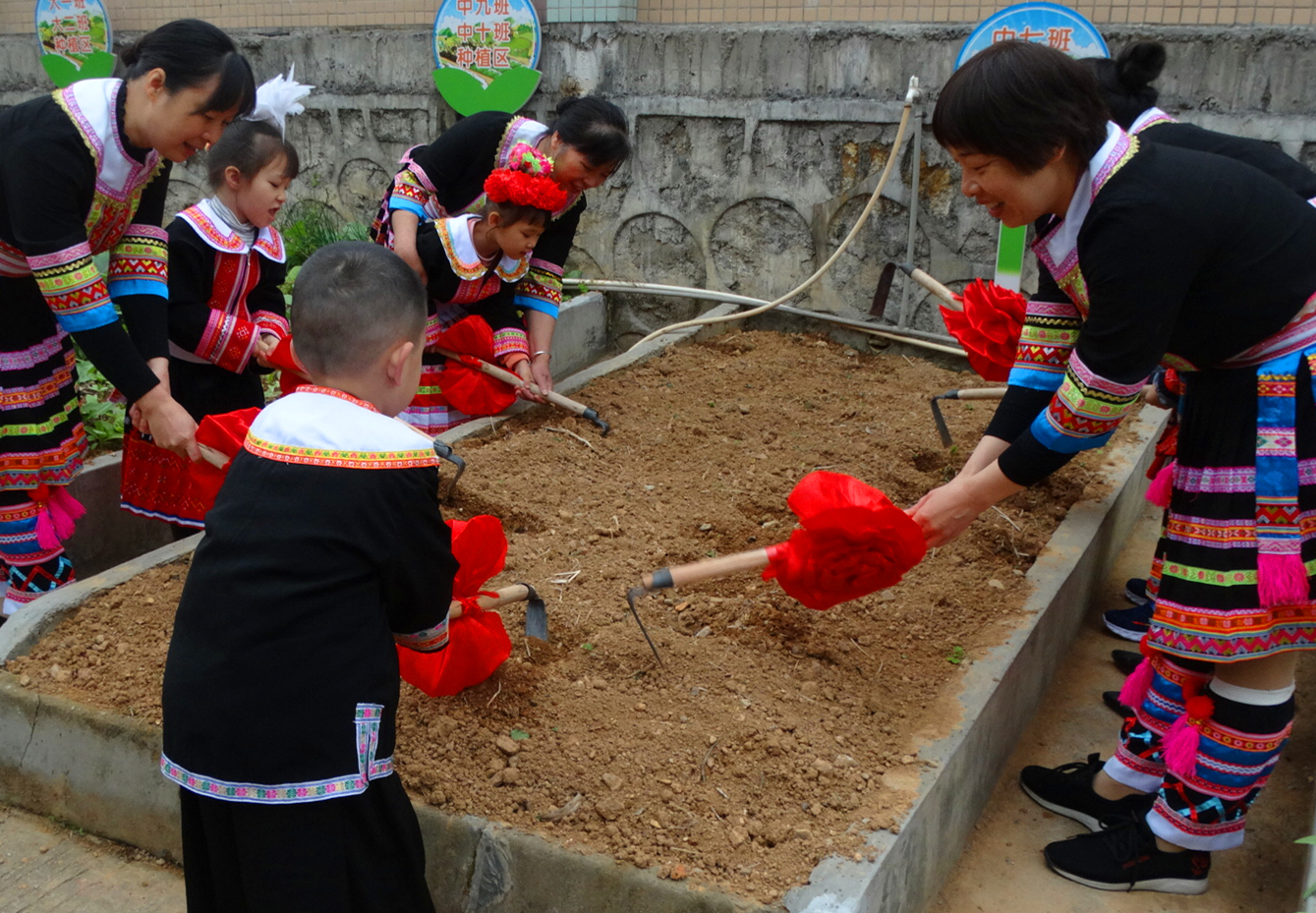 民幼开耕节.JPG