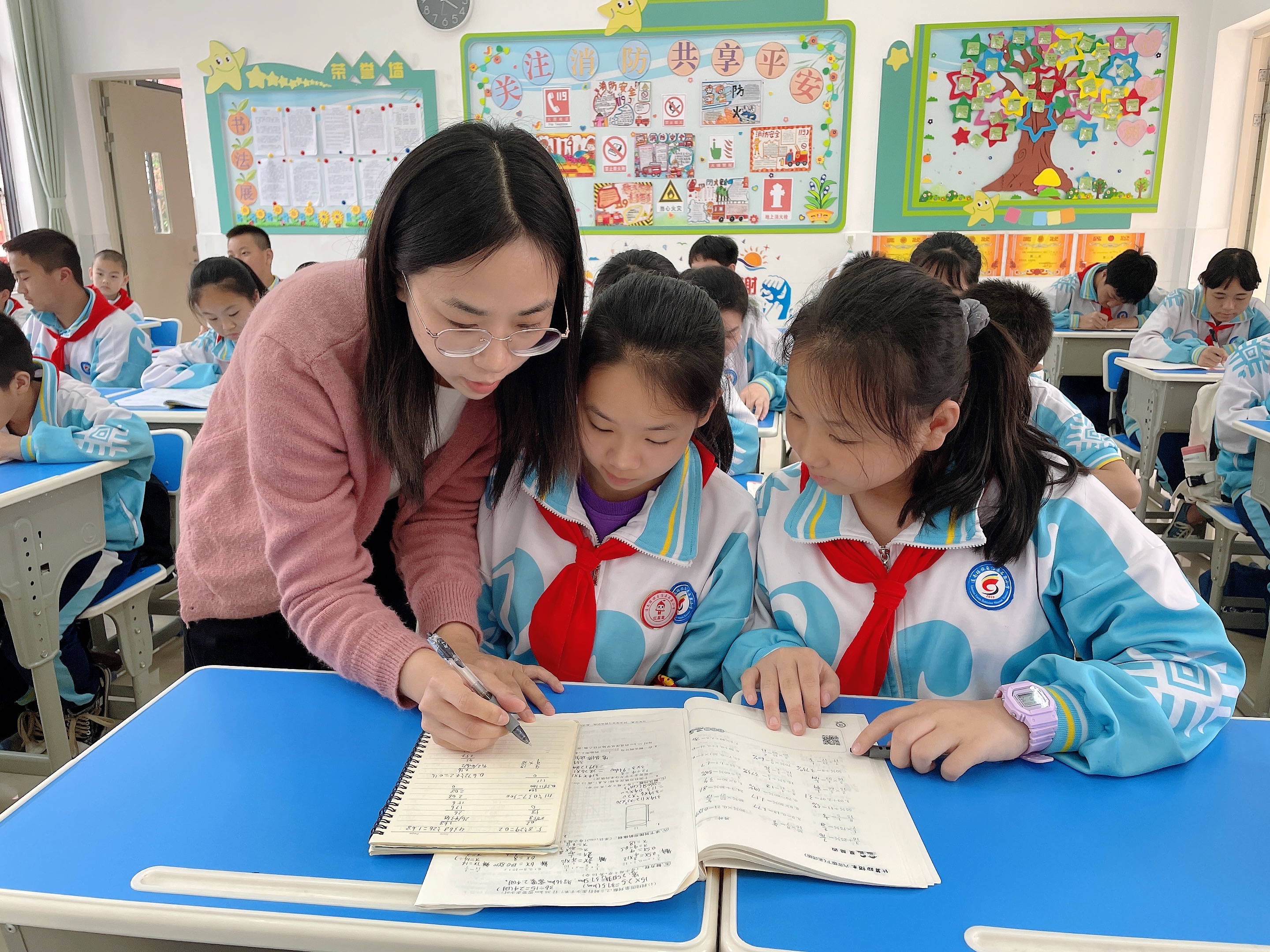 辅导学生1.jpg