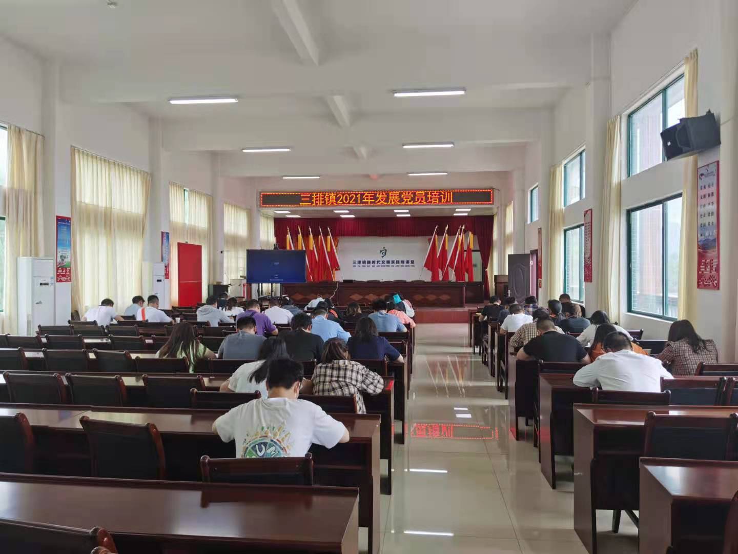 3. 入党积极分子做答题测试.jpg