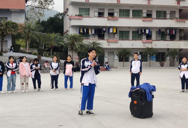 图三：各学生会成员进行自我介绍与才艺展示环节.png