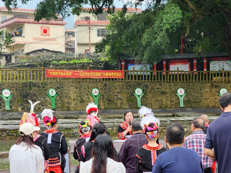 活动时间：2023年5月18日 活动主题：新时代文明实践活动之“大榕树下的小讲堂”——习近平总书记视察广东精神宣传宣讲活动 主办单位：中共连南瑶族自治县大麦镇党委 大麦山镇新时代文明实践所 大麦山镇白芒村新时代文明实践站 活动地点：大麦山镇白芒村 (7)(1).jpg