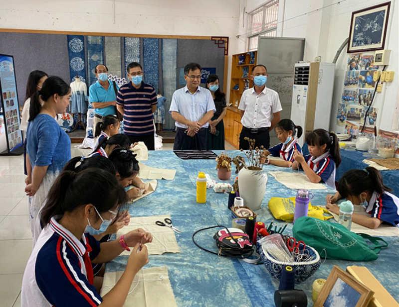 2.实地调研三江镇中心小学_副本.jpg