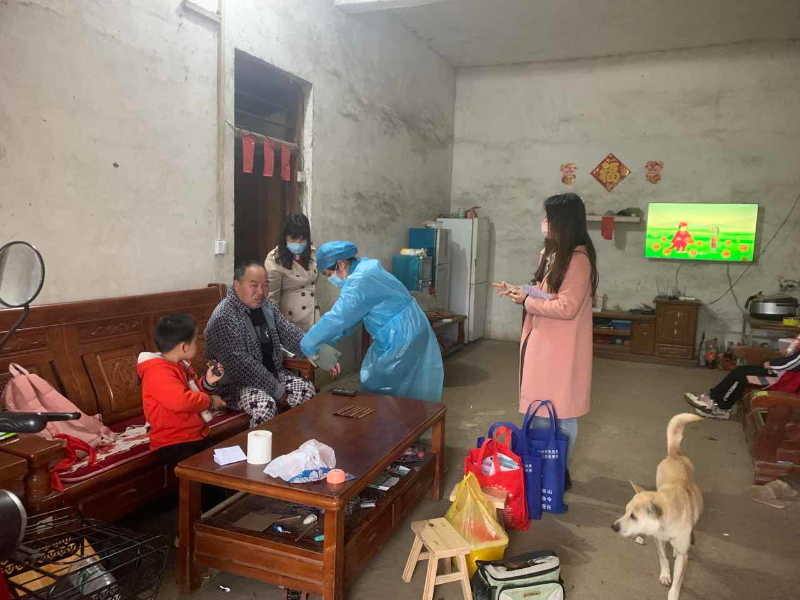 为60岁以上人群量血压.jpg